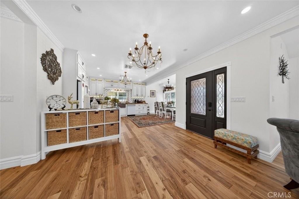 327 Vine St - Photo 4 of 46