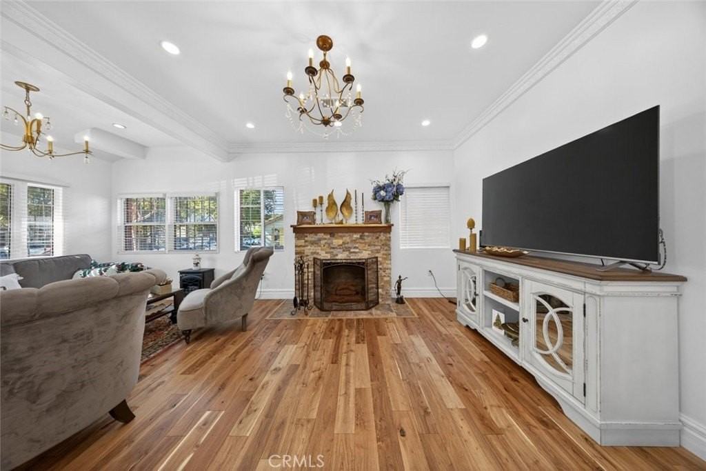 327 Vine St - Photo 6 of 46