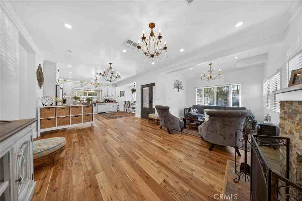 327 Vine St - Photo 7 of 46