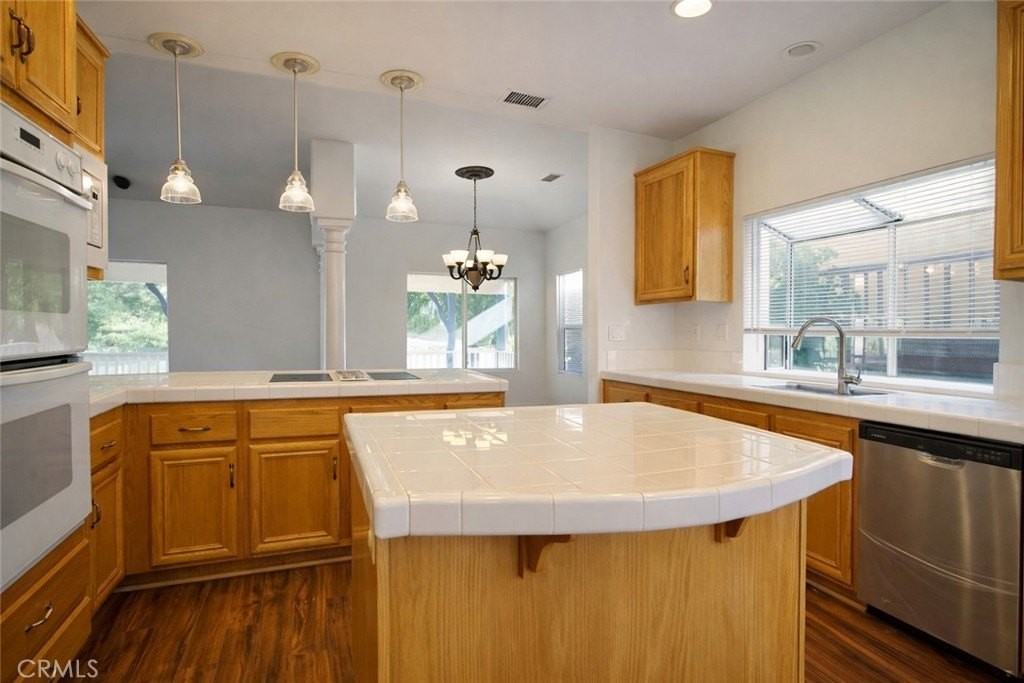 23235 Continental Dr - Photo 5 of 19