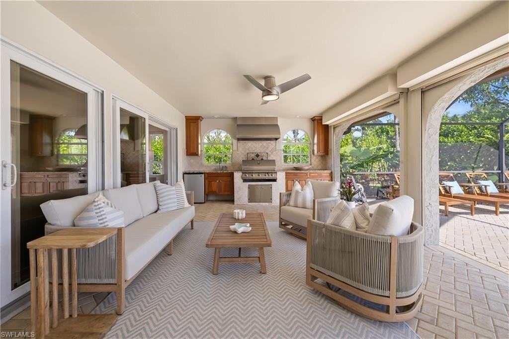 4916 Crayton Rd - Photo 5 of 34