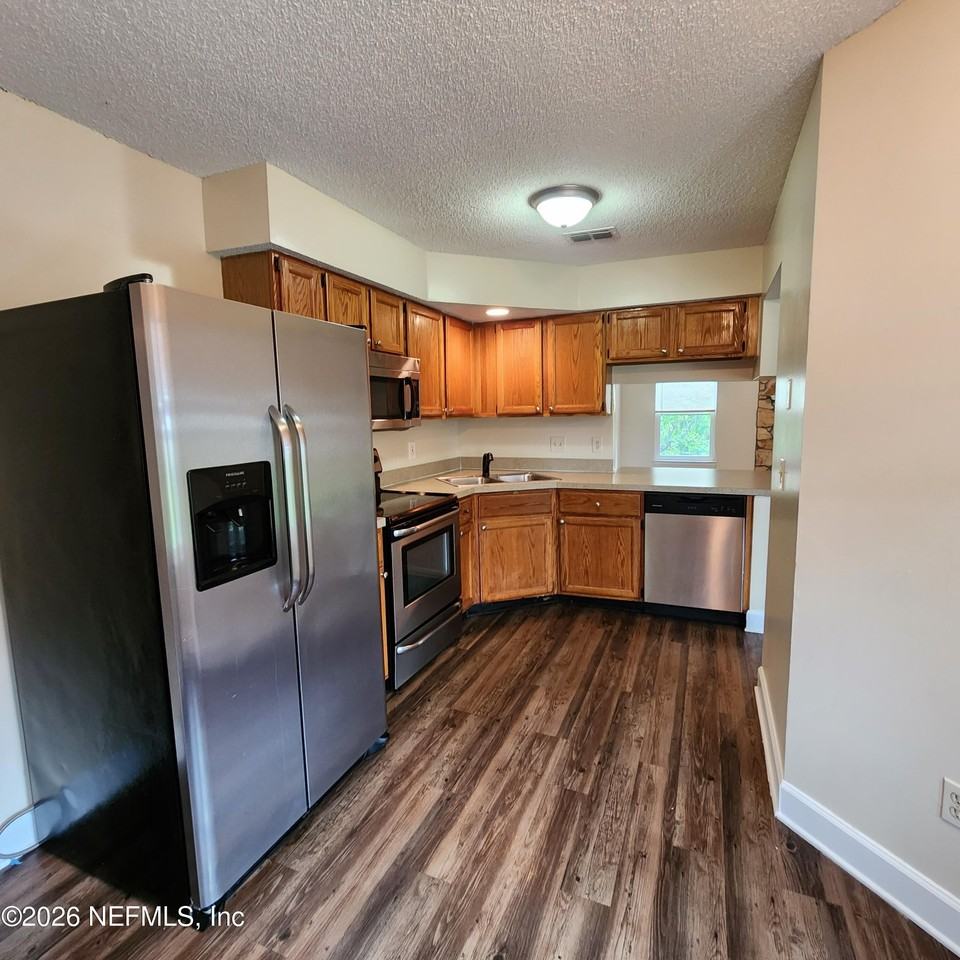 6941 Huntington Woods Cir W - Photo 4 of 20