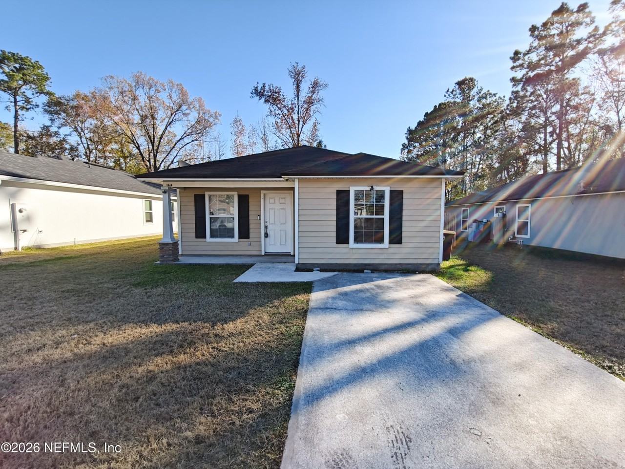 8444 Hewitt St - Photo 4 of 40