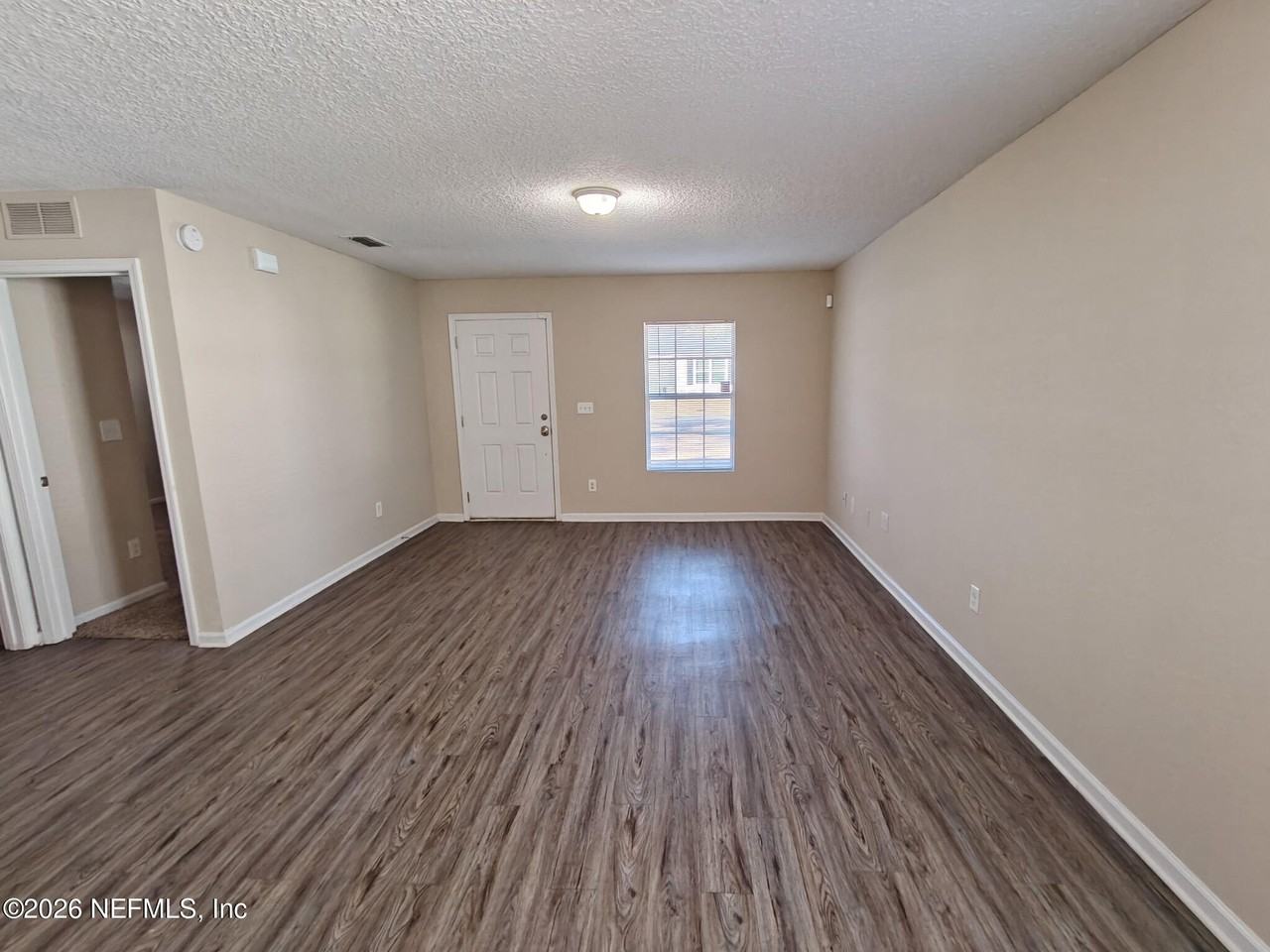 8444 Hewitt St - Photo 6 of 40