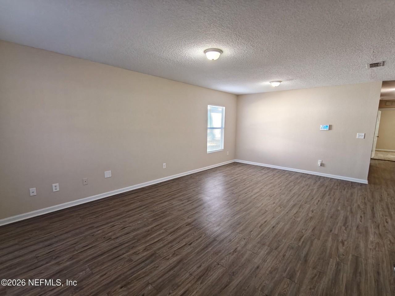 8444 Hewitt St - Photo 7 of 40