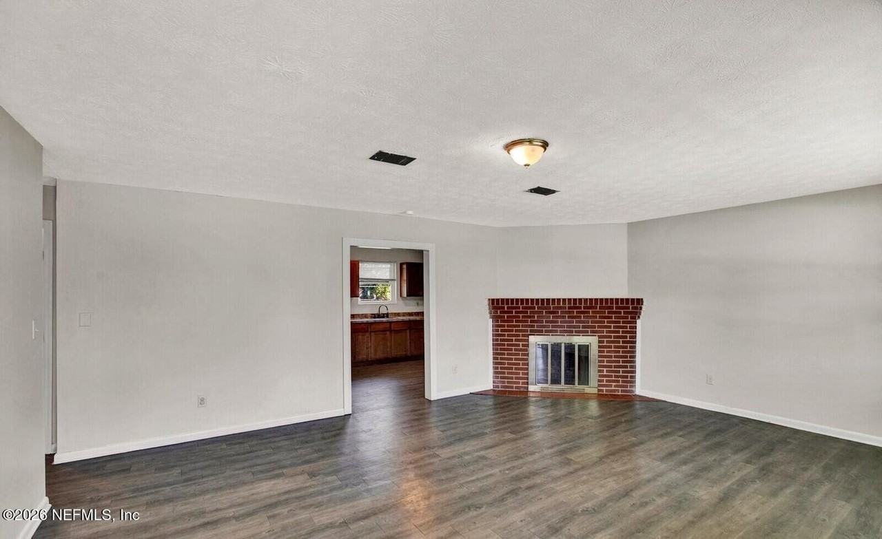 5013 Chivalry Dr - Photo 3 of 15