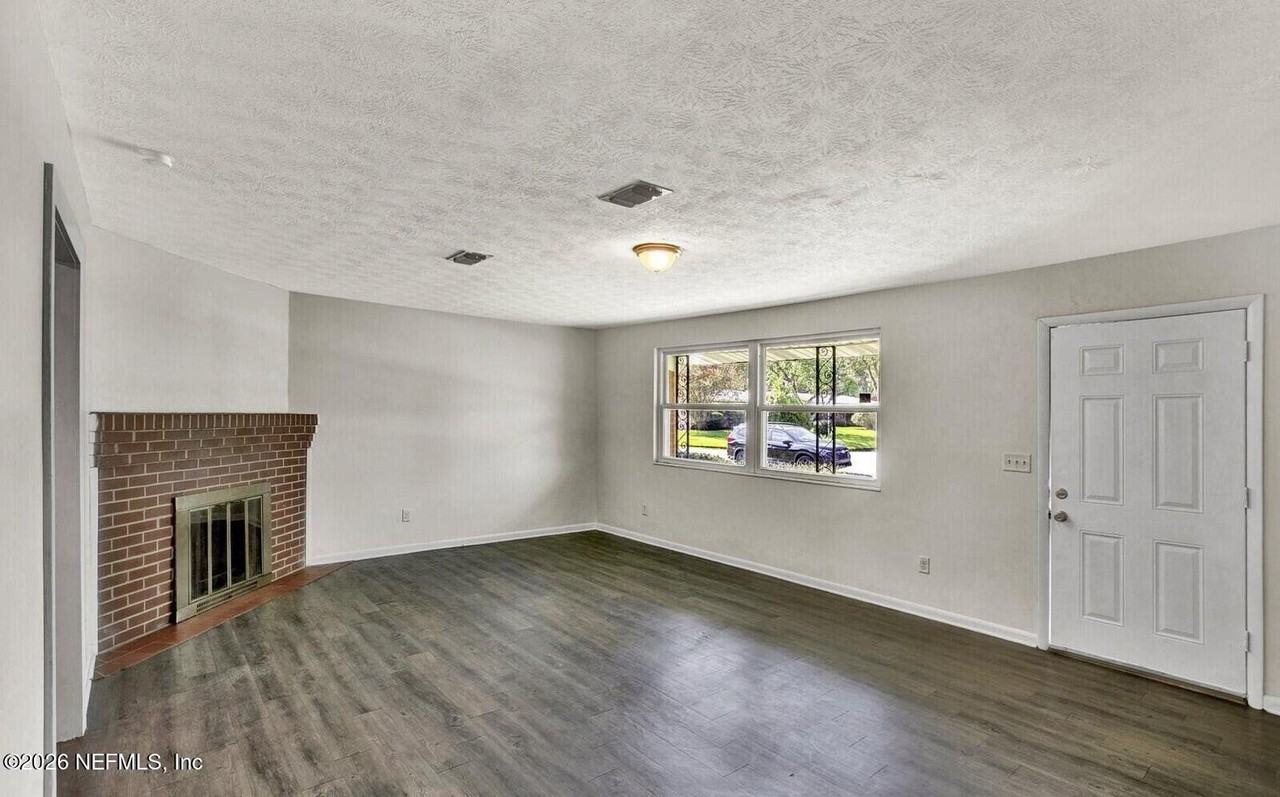 5013 Chivalry Dr - Photo 4 of 15