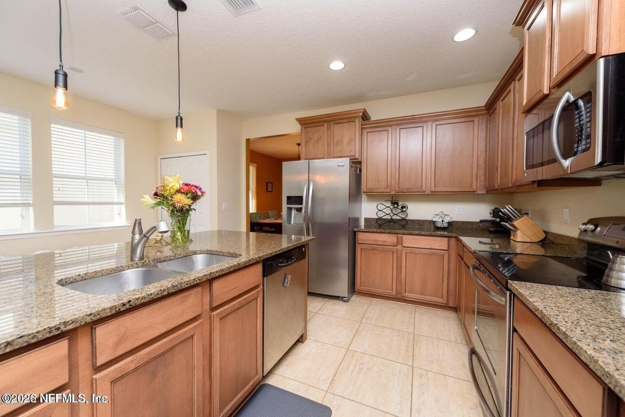 6712 Greenland Chase Blvd - Photo 5 of 20