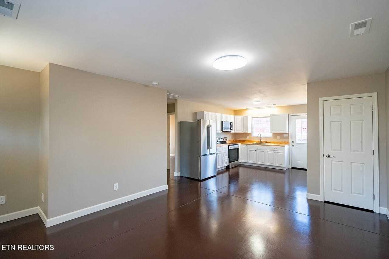 106 E Maire Ave - Photo 6 of 30