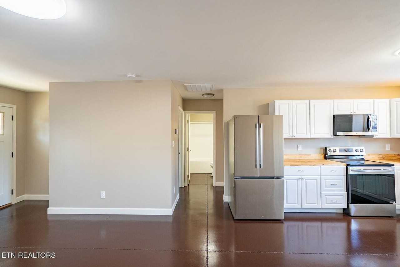 106 E Maire Ave - Photo 7 of 30