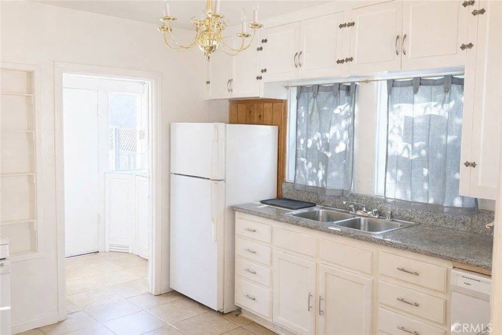 1238 N Gardner St - Photo 4 of 14