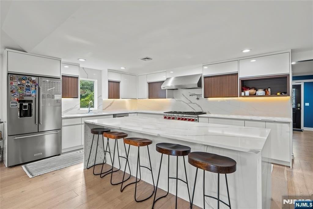 165 Montross Ave - Photo 2 of 42