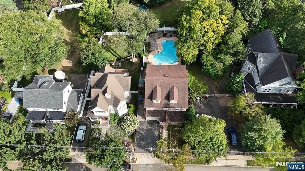 165 Montross Ave - Photo 5 of 42