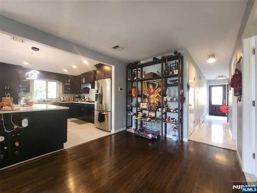 194 8th St - Photo 6 of 35