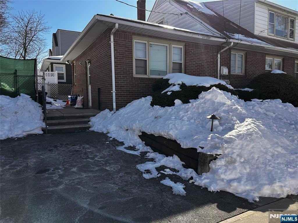 295 Grove St - Photo 3 of 10