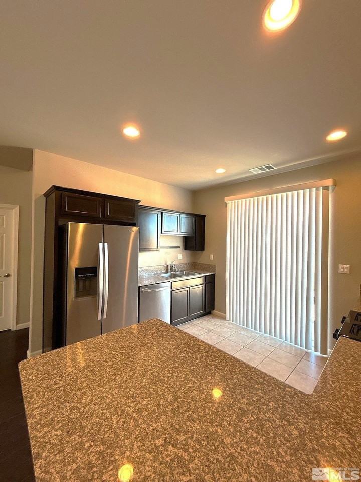 3675 Coastal St - Photo 4 of 12