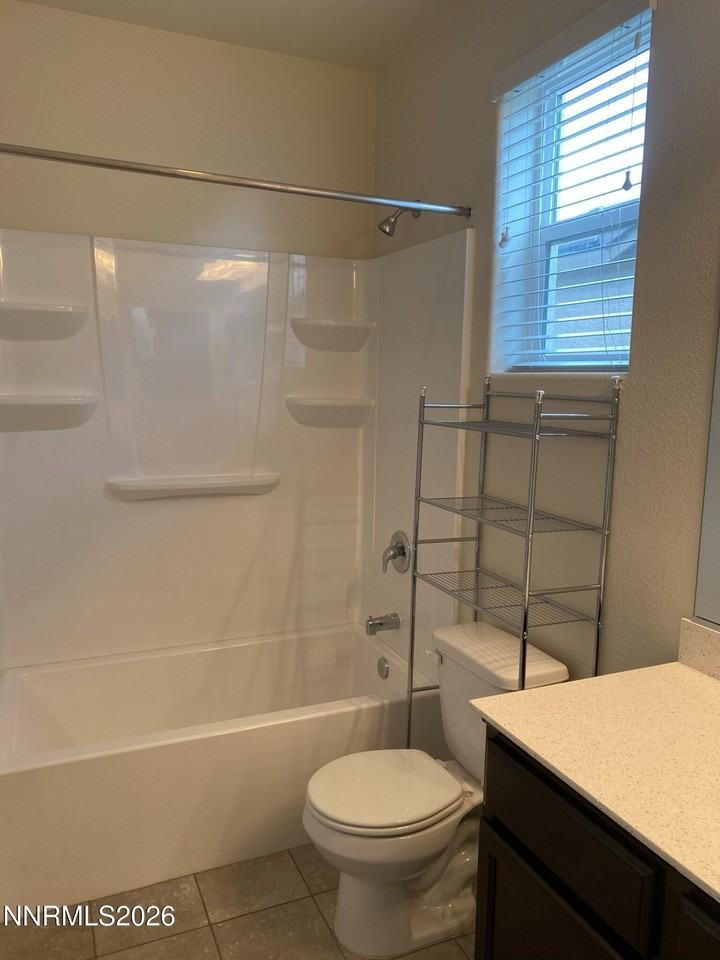 7038 Diversey Dr - Photo 7 of 9