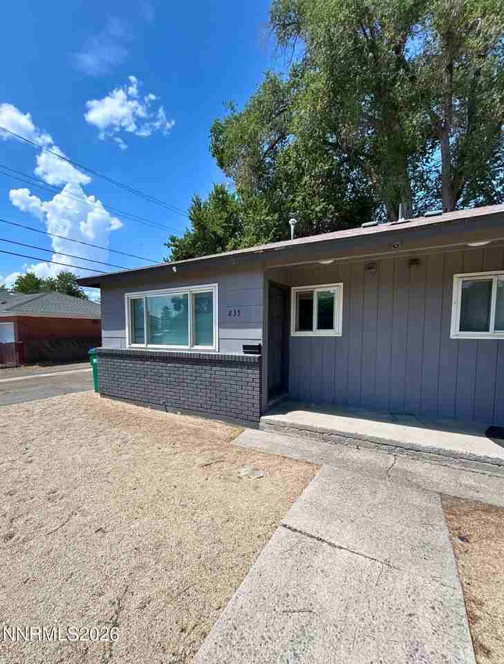 835 20th St - Photo 2 of 12