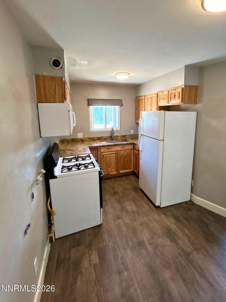 835 20th St - Photo 6 of 12