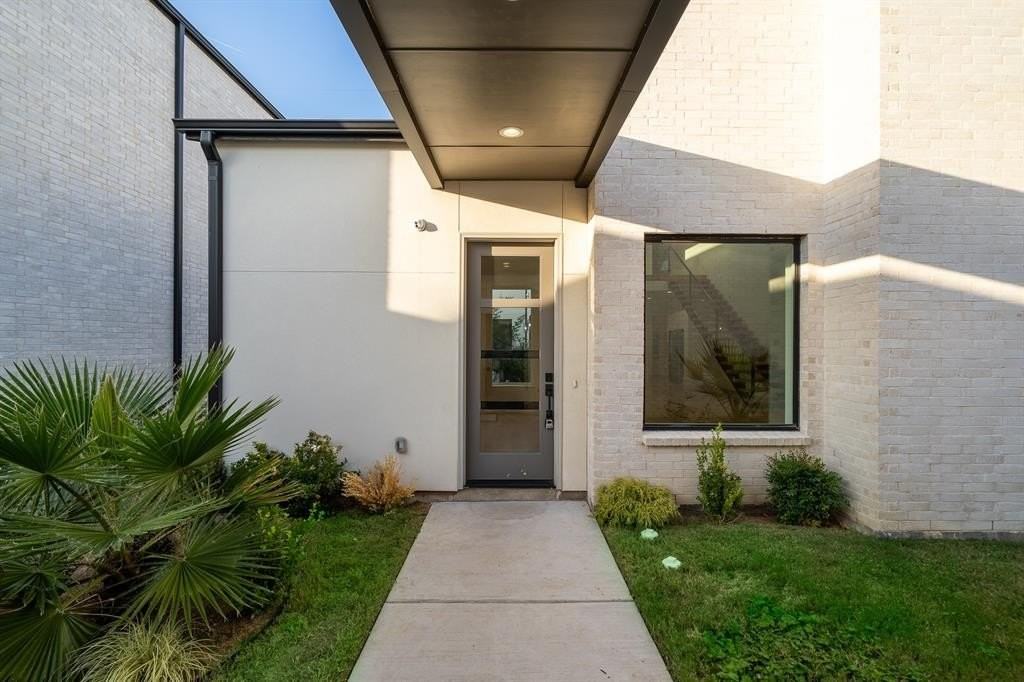 3321 Walchard Ct - Photo 4 of 40