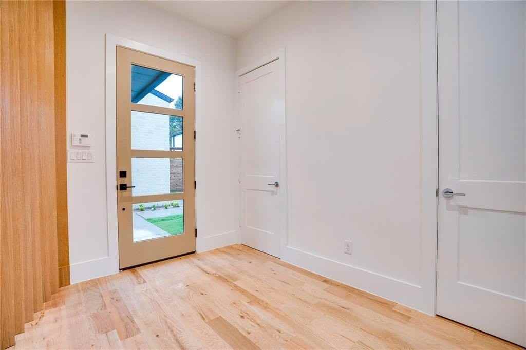 3321 Walchard Ct - Photo 7 of 40