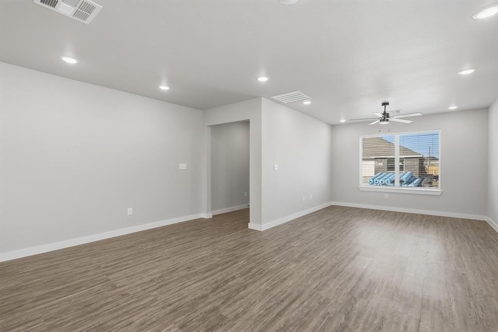 3065 Glennster St - Photo 5 of 28