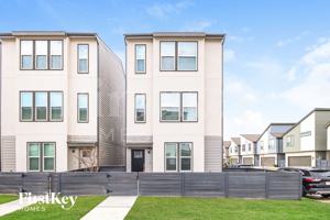 featured image of 18403 Idyllic Aly