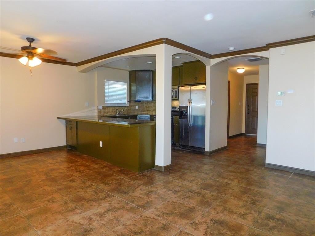 558 Jay St - Photo 7 of 25