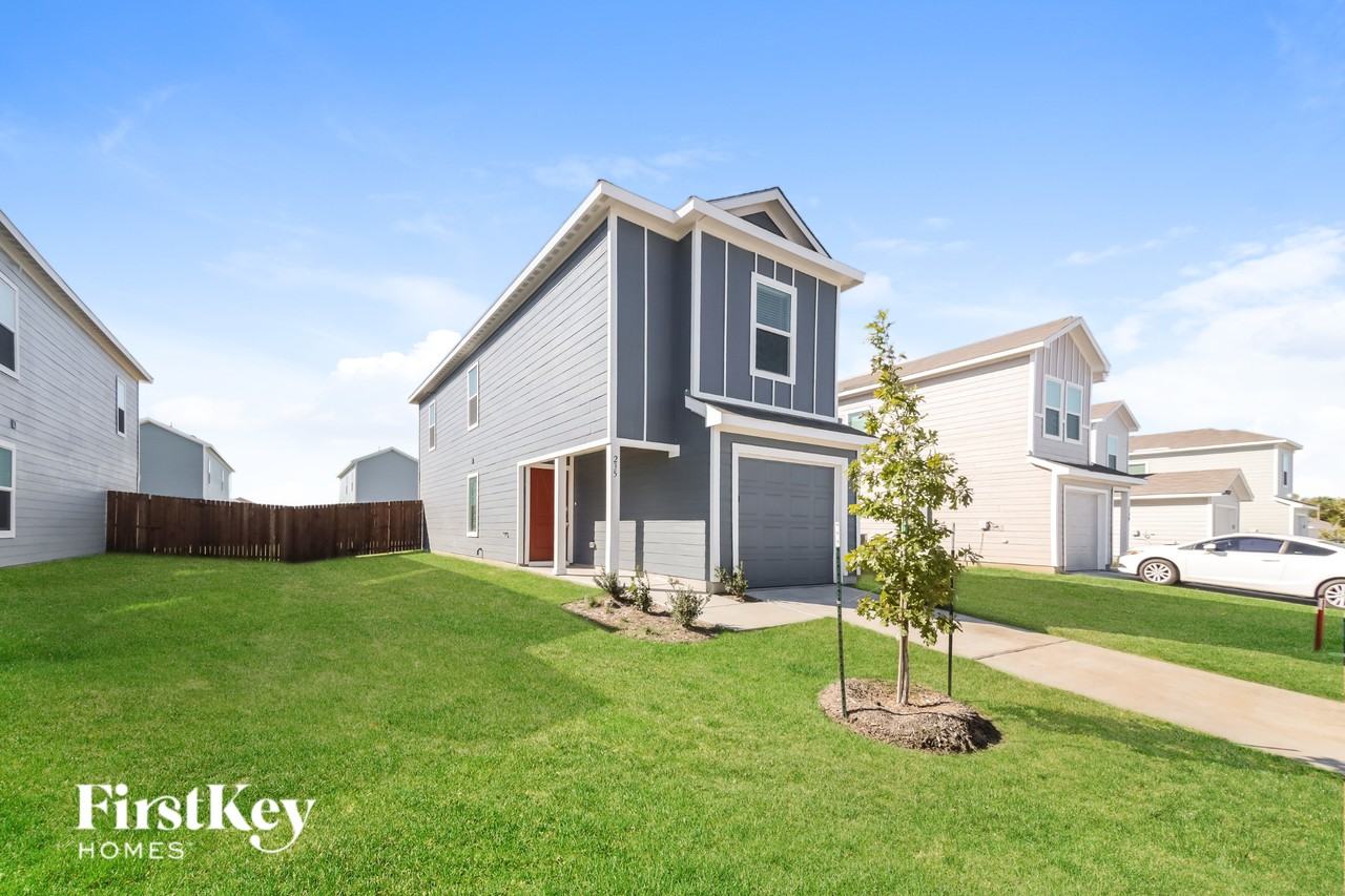 235 Plumcove Dr - Photo 2 of 16