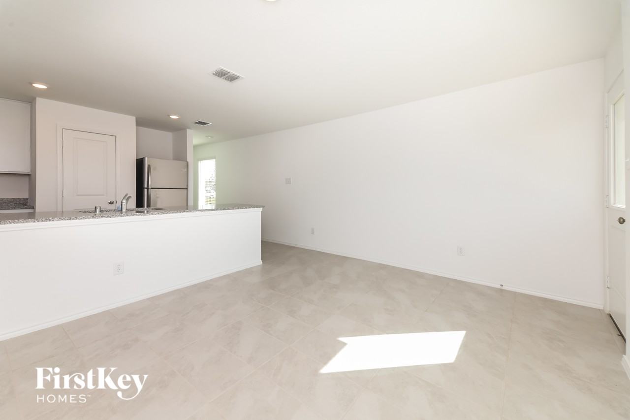 235 Plumcove Dr - Photo 5 of 16