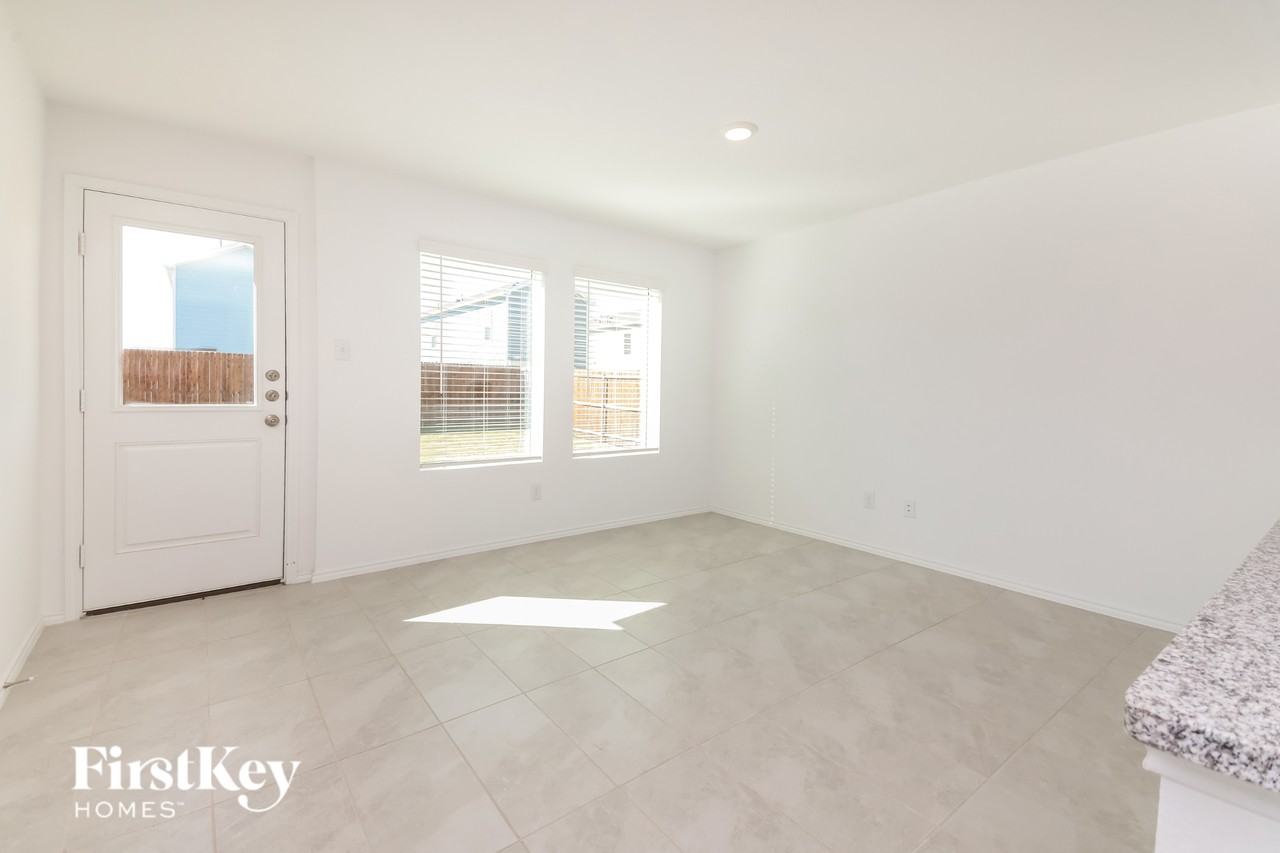 235 Plumcove Dr - Photo 6 of 16