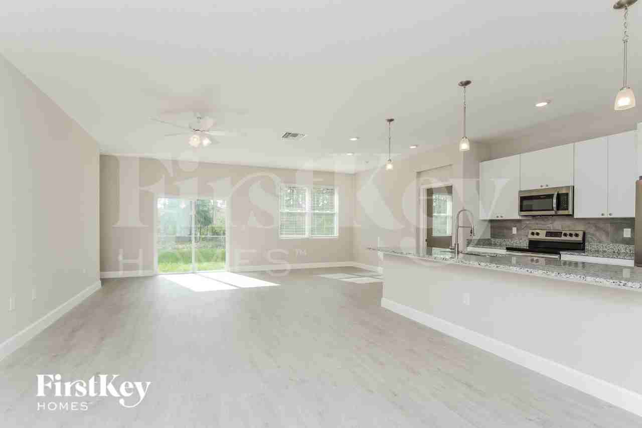 542 Reading St Se - Photo 3 of 16