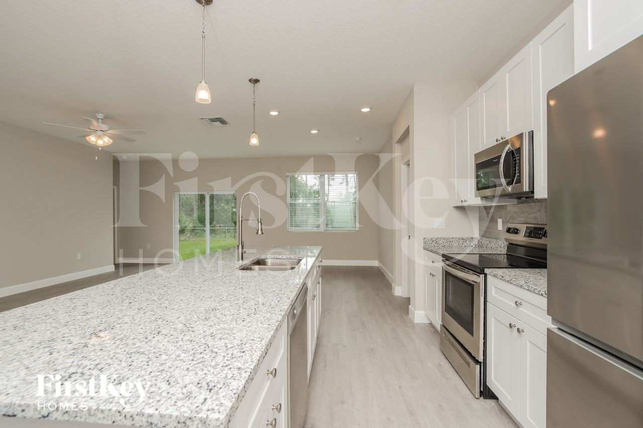542 Reading St Se - Photo 5 of 16
