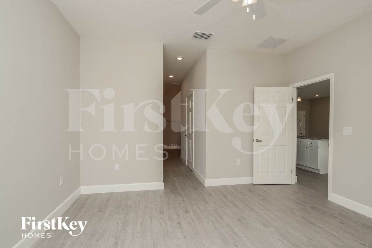 542 Reading St Se - Photo 7 of 16