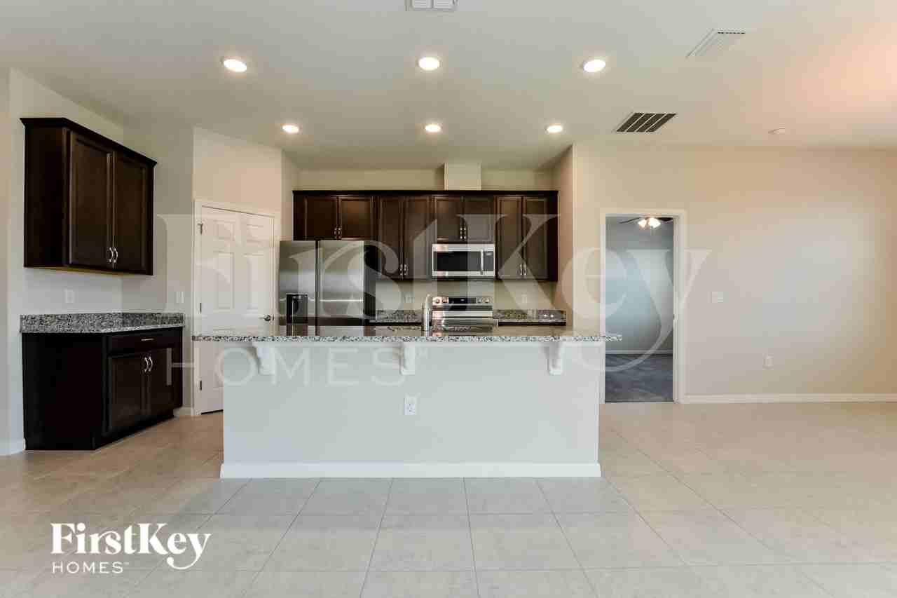 1261 Spokane Pt - Photo 4 of 19