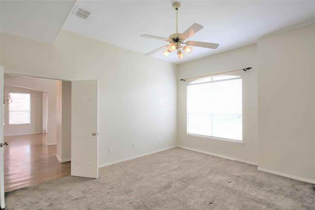 624 Forest Hill Dr - Photo 4 of 21