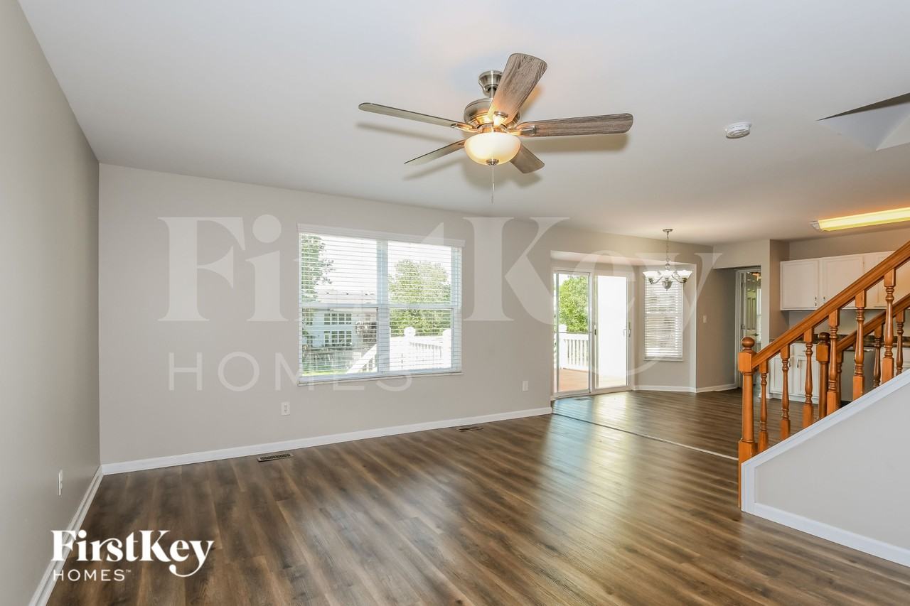 2731 Red Cedar Parc Dr S - Photo 3 of 15