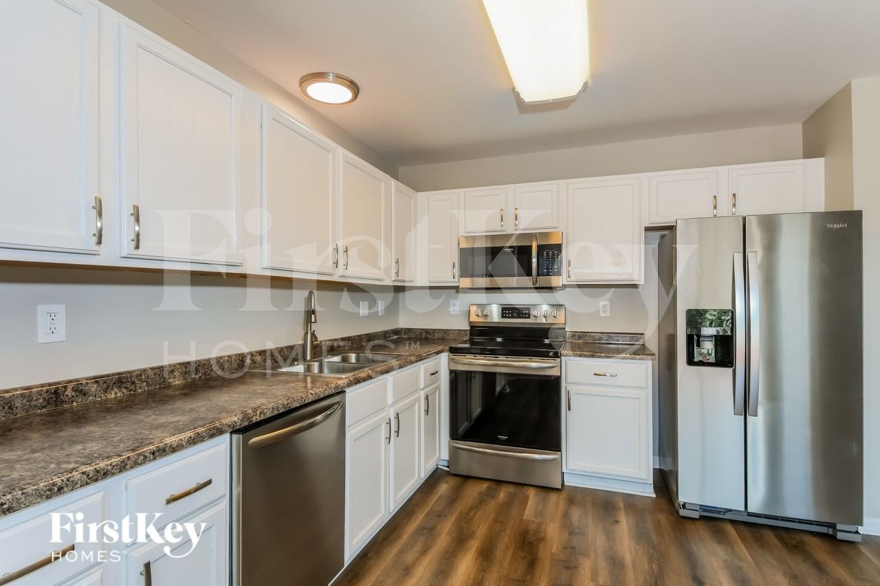 2731 Red Cedar Parc Dr S - Photo 5 of 15