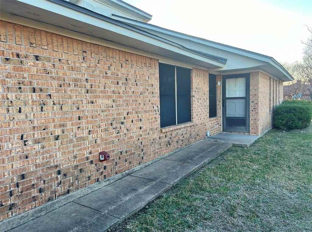 1108 Curtis Dr - Photo 2 of 16