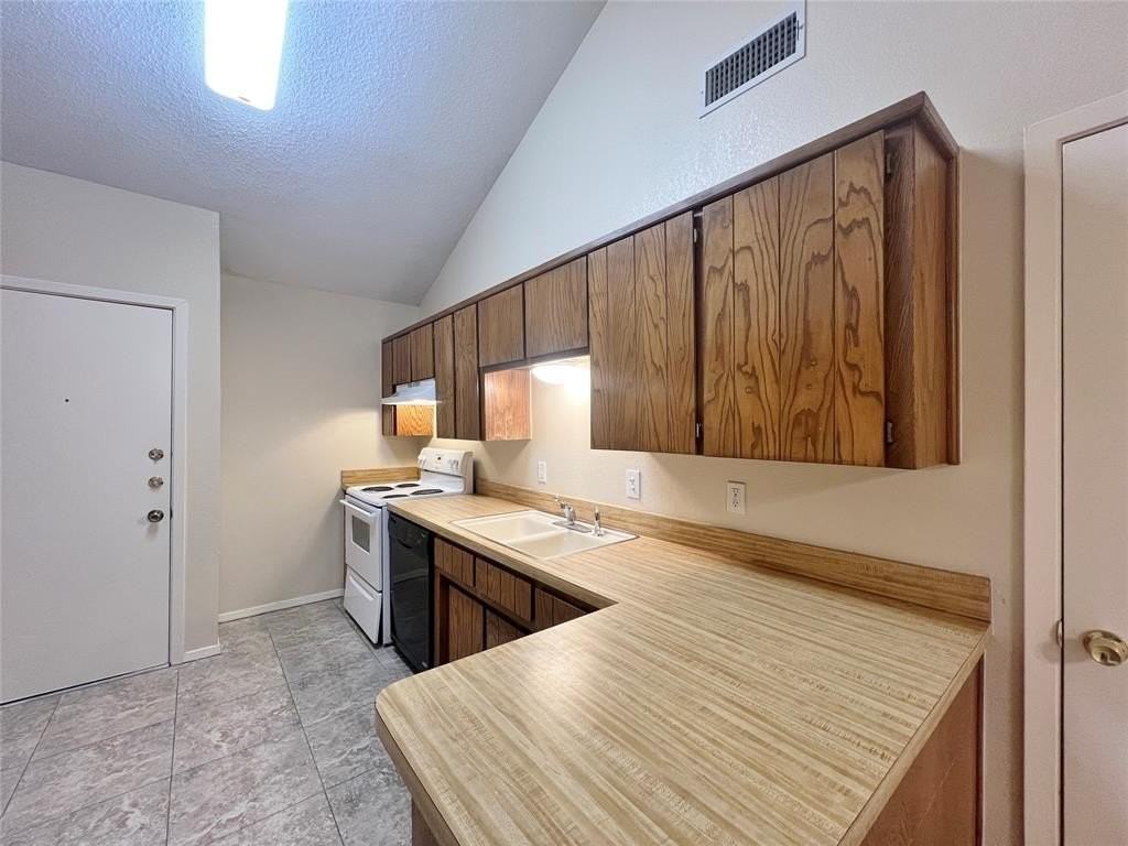 1108 Curtis Dr - Photo 5 of 16