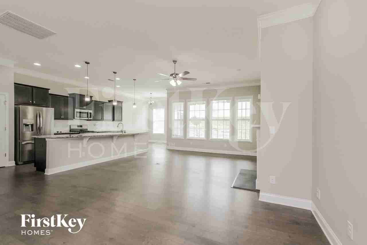 3817 Norman View Dr - Photo 4 of 15