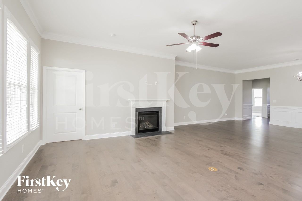 3817 Norman View Dr - Photo 5 of 15