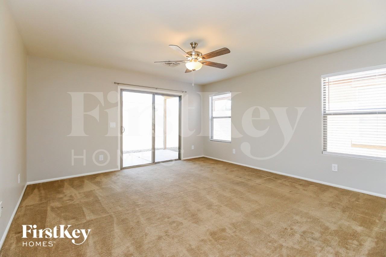 1742 E Leslie Ave - Photo 2 of 15