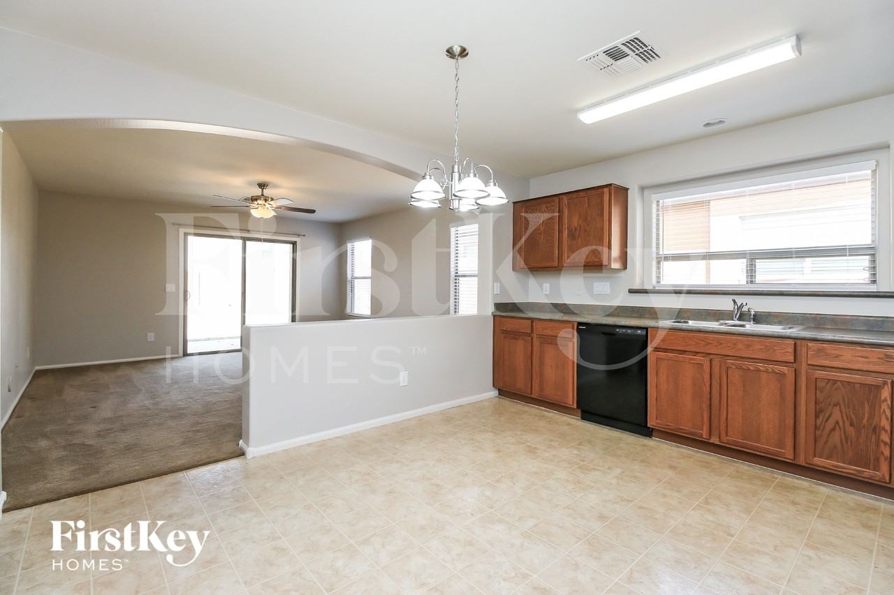 1742 E Leslie Ave - Photo 4 of 15