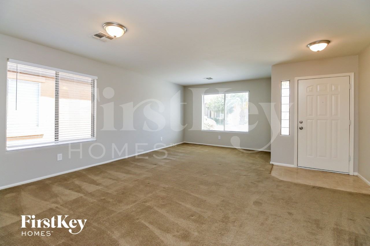 1742 E Leslie Ave - Photo 6 of 15