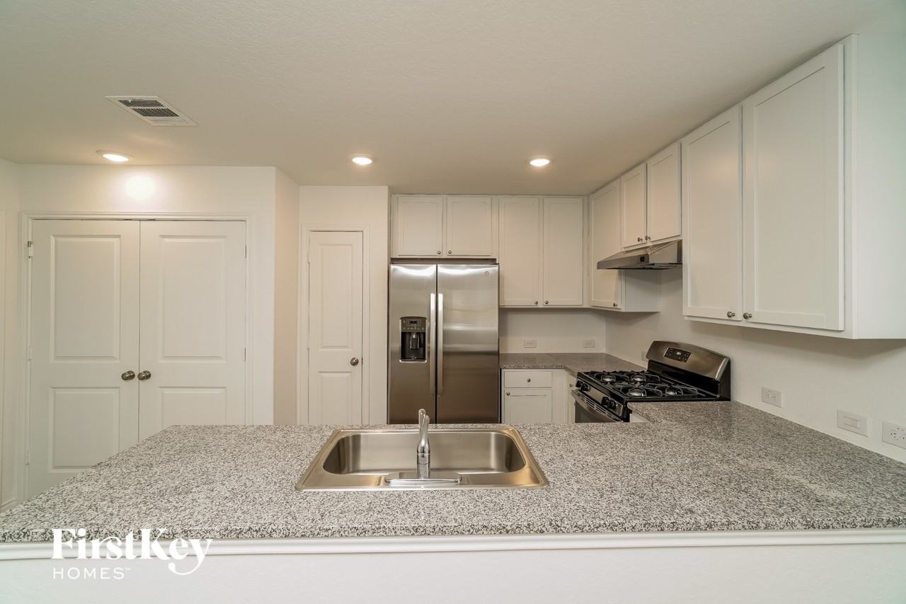 10414 Mcclintock Dr - Photo 7 of 15