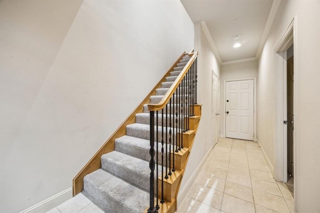 2028 N Haskell Ave - Photo 4 of 21