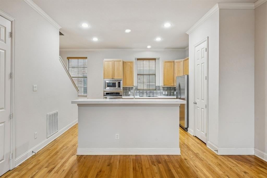 2028 N Haskell Ave - Photo 7 of 21