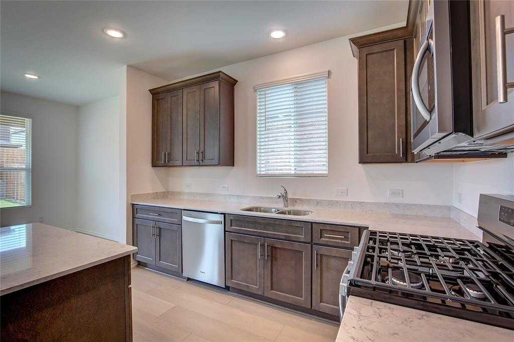 1426 Tramore Way - Photo 3 of 20