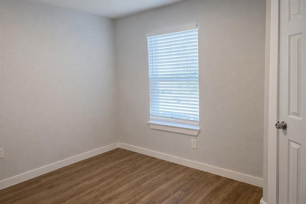 383 Mcilrath - Photo 3 of 11